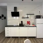 Blanco Y Negro En El Centro דירה *